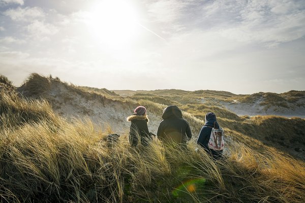 Quels sont les meilleurs conseils pour un camping en région de dunes de sable en hiver?